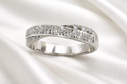 Timanttisormus valkokulta V9075